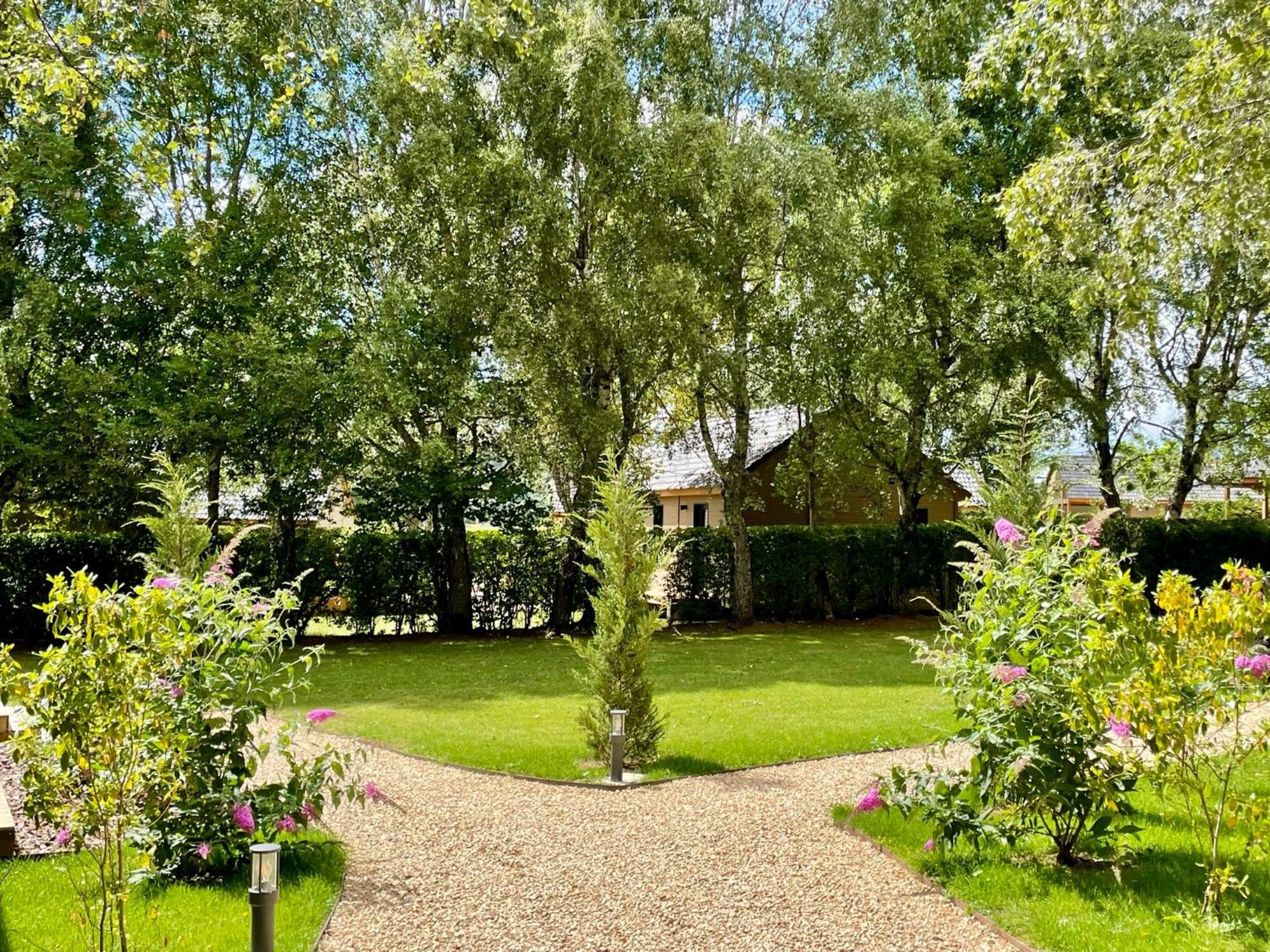 Domaine Les 2 Mondes Hotel Aydat Exterior photo