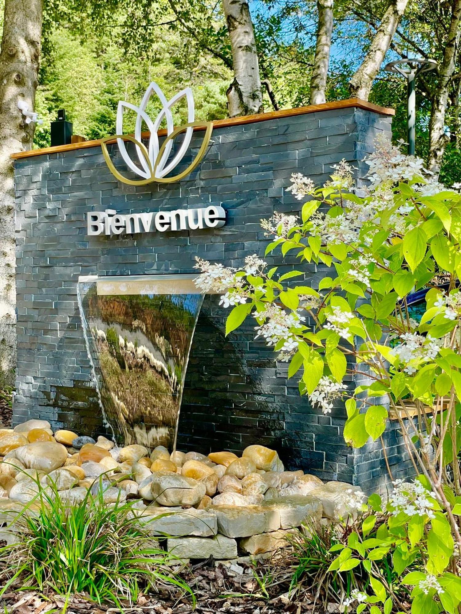 Domaine Les 2 Mondes Hotel Aydat Exterior photo